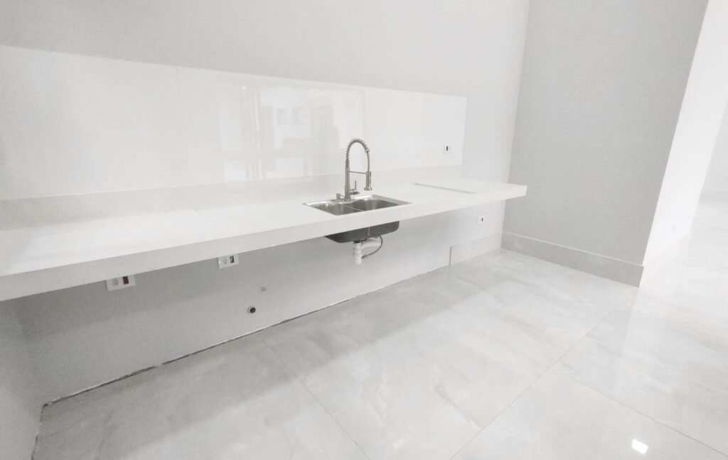 f4de6d94-c667-40e9-aee2-d0dcb635342f