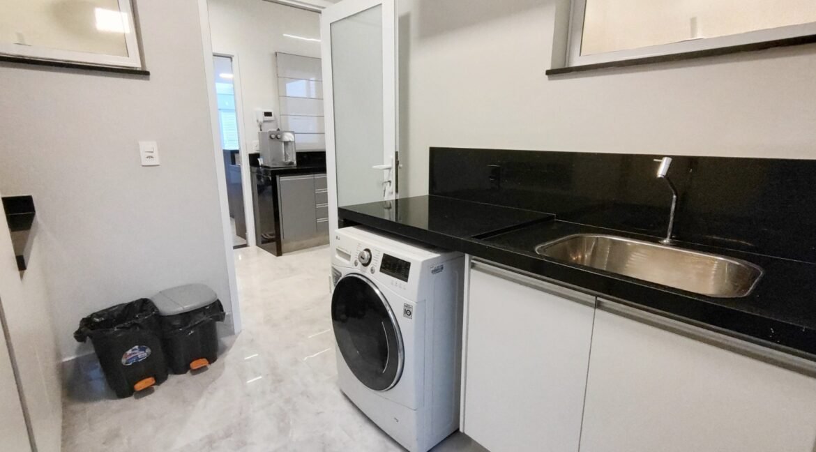 4ce528af-2788-4182-960b-94492c2d4347