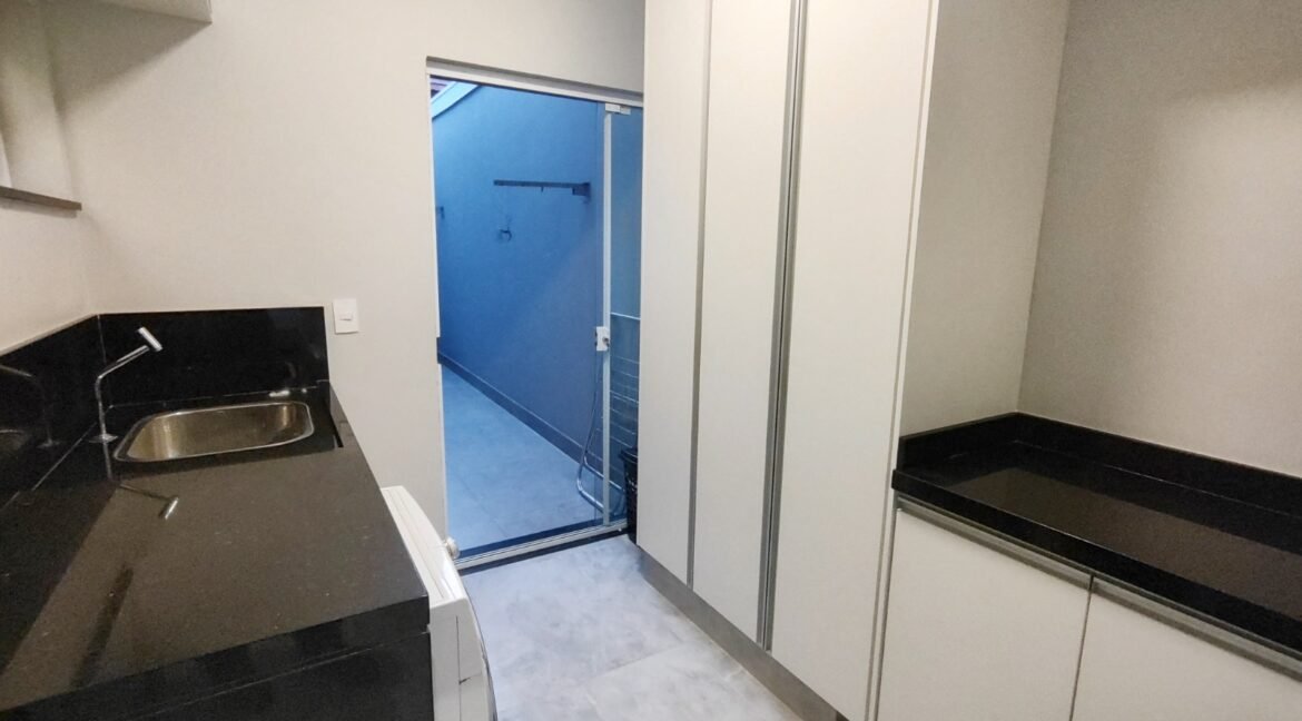 dd529e09-f33c-46af-a91b-3cff1a779870