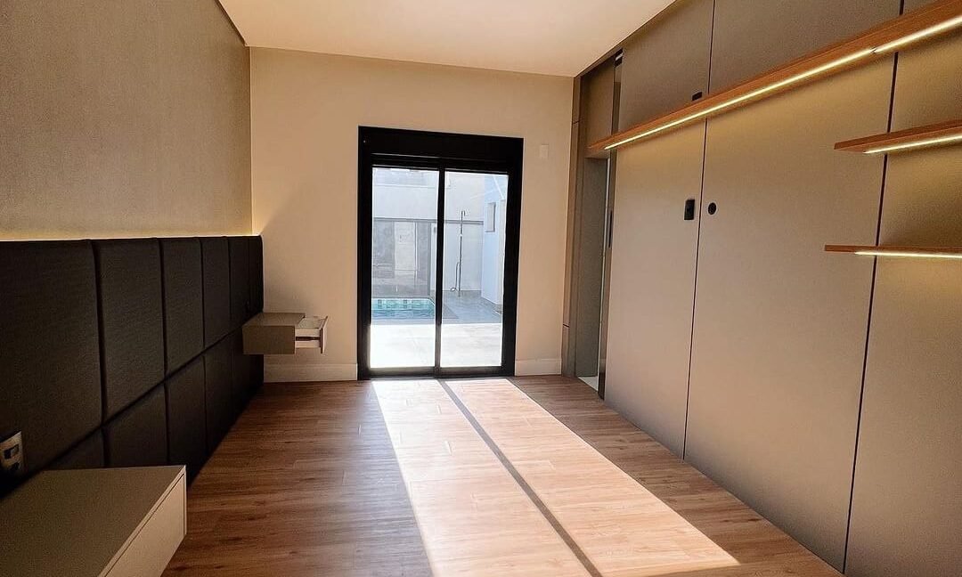 223719b2-41fa-4e41-9572-e59c9e332214