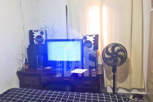 Capa youtube thumbnail tons de preto e amarelo (31)