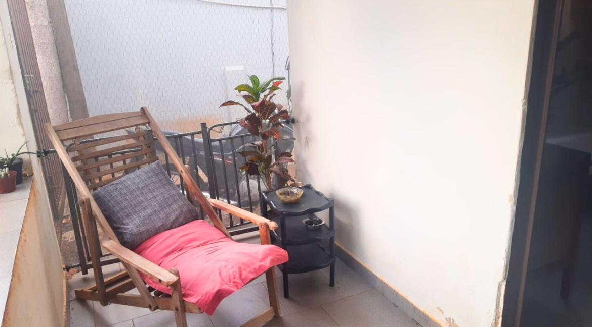 Capa youtube thumbnail tons de preto e amarelo (36)