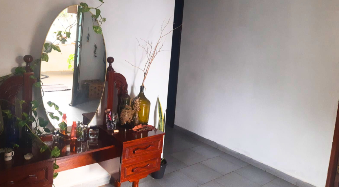 Capa youtube thumbnail tons de preto e amarelo (44)