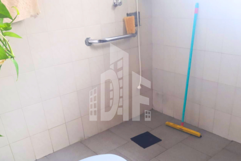 Capa youtube thumbnail tons de preto e amarelo (45)