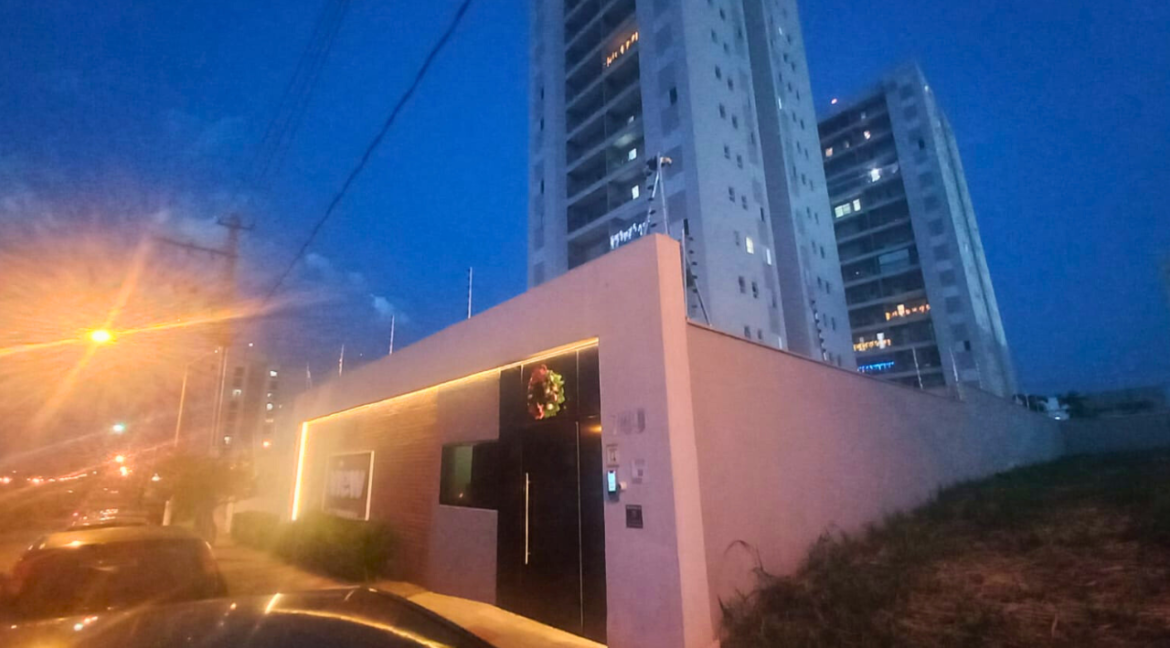 Capa youtube thumbnail tons de preto e amarelo (52)