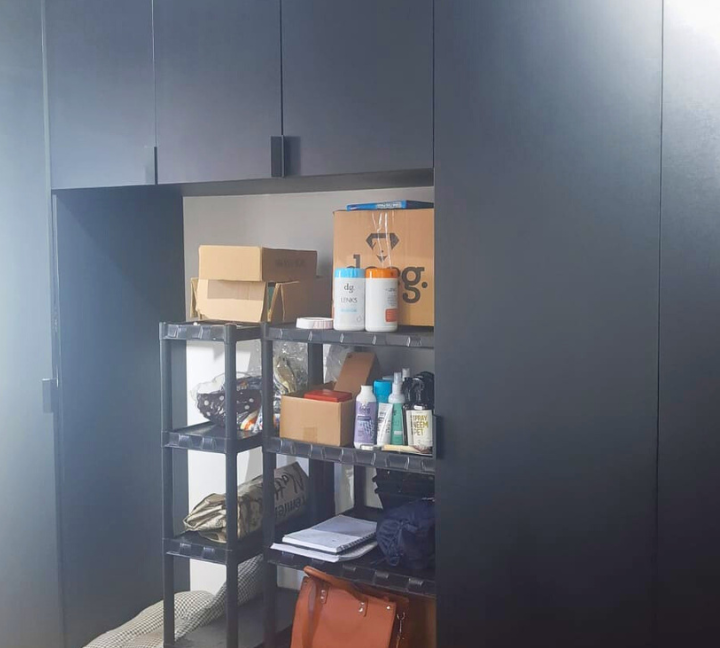 Capa youtube thumbnail tons de preto e amarelo (59)